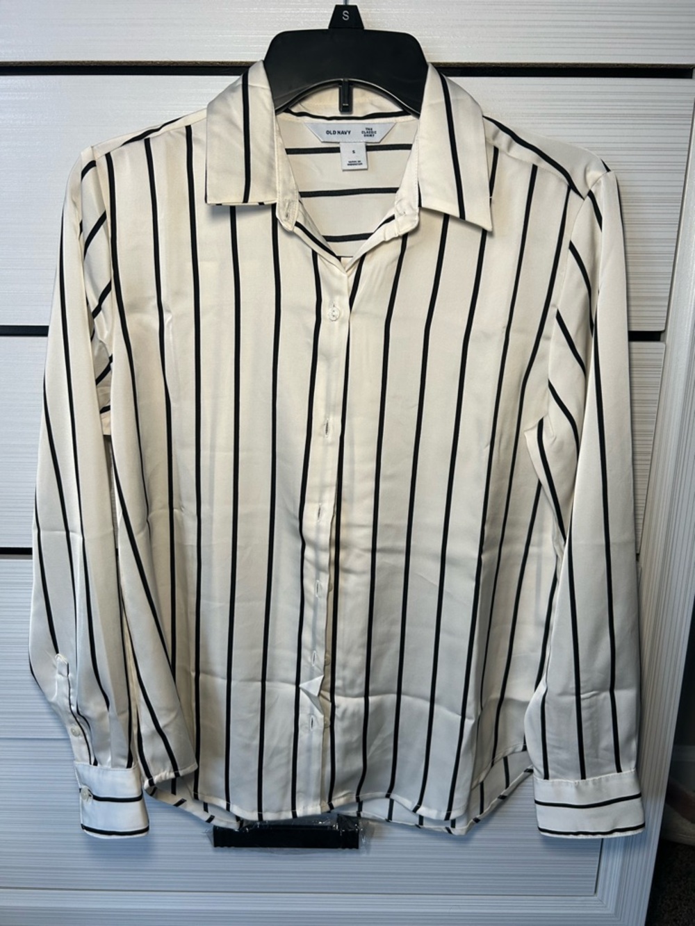 Old Navy Cream Vertical Stripe Button-Up Shirt